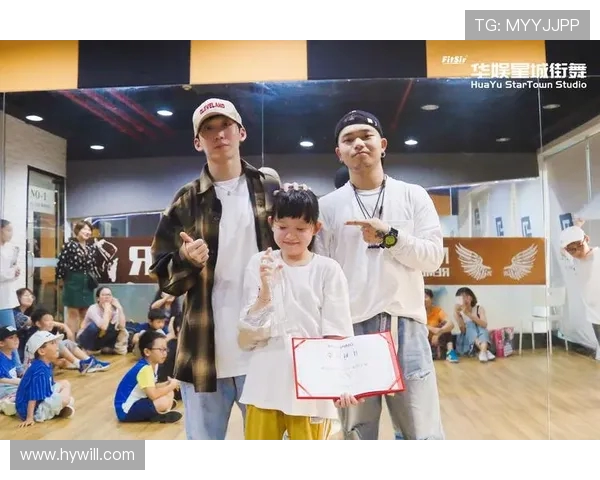 深圳街舞队协作之道：深入探讨团队配合与舞蹈艺术的完美融合